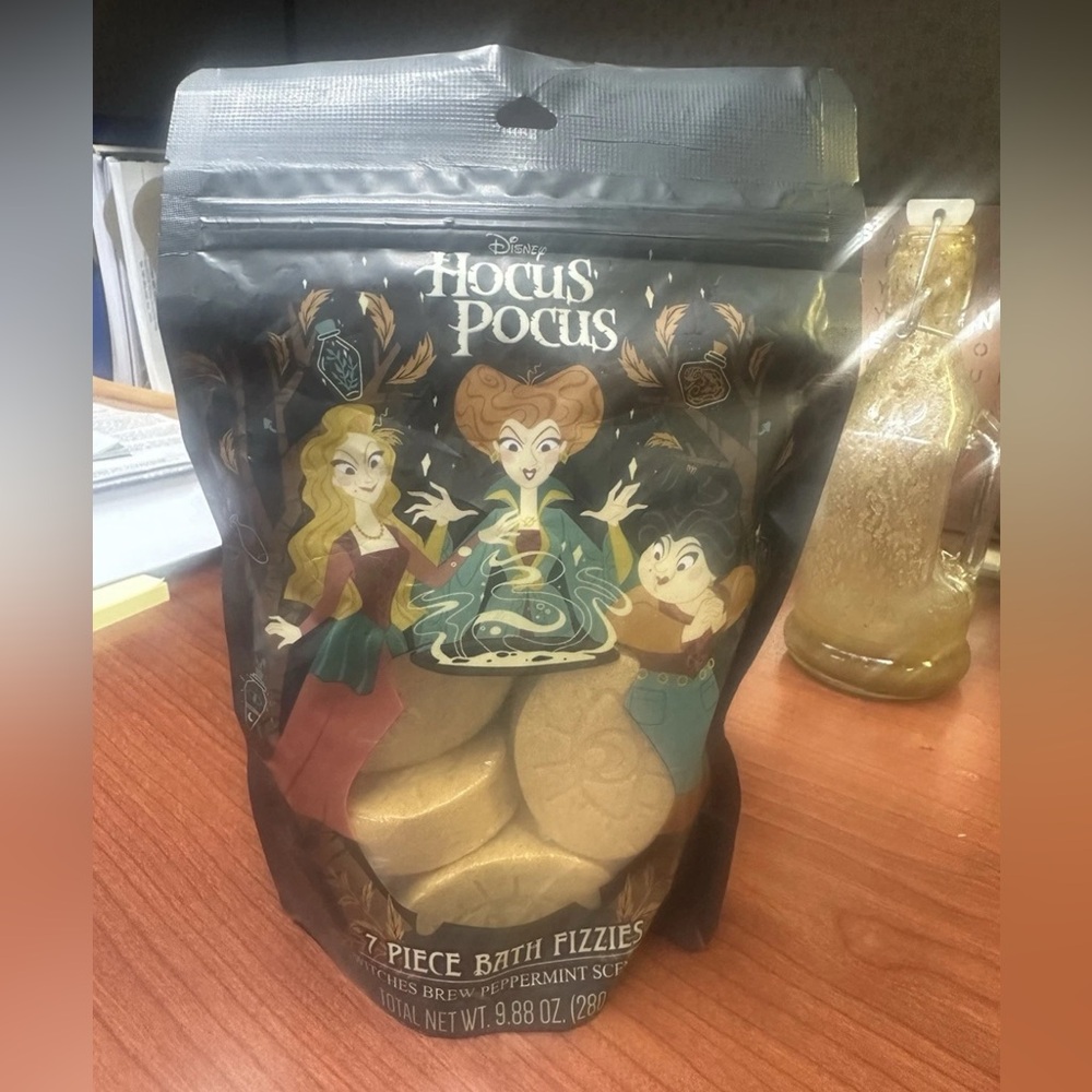Disney HOCUS POCUS 7 Piece Bath Fizzies Witches Brew & Peppermint Scented NEW